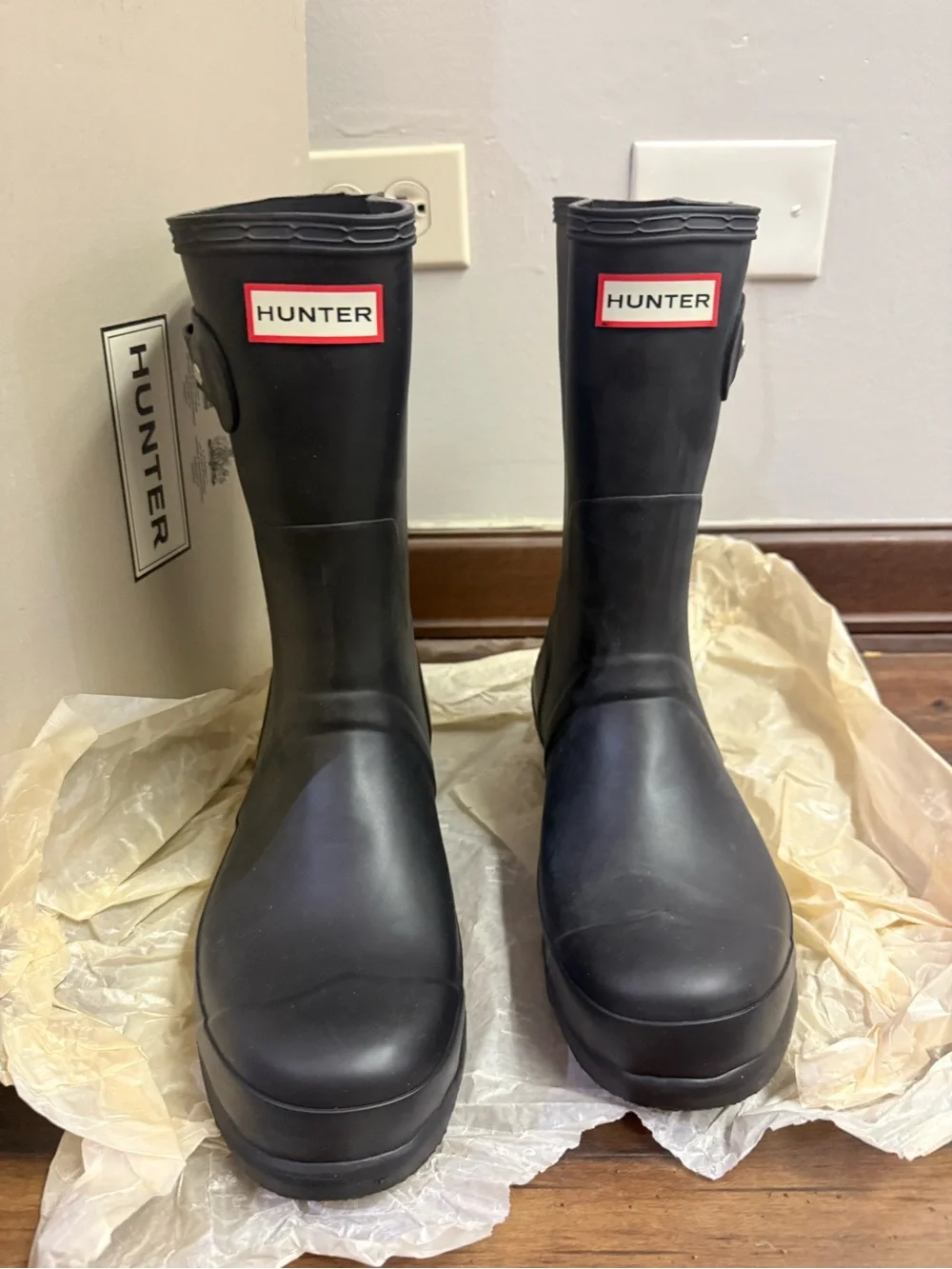 Hunter Men's Short Waterproof Rain Boots in Black